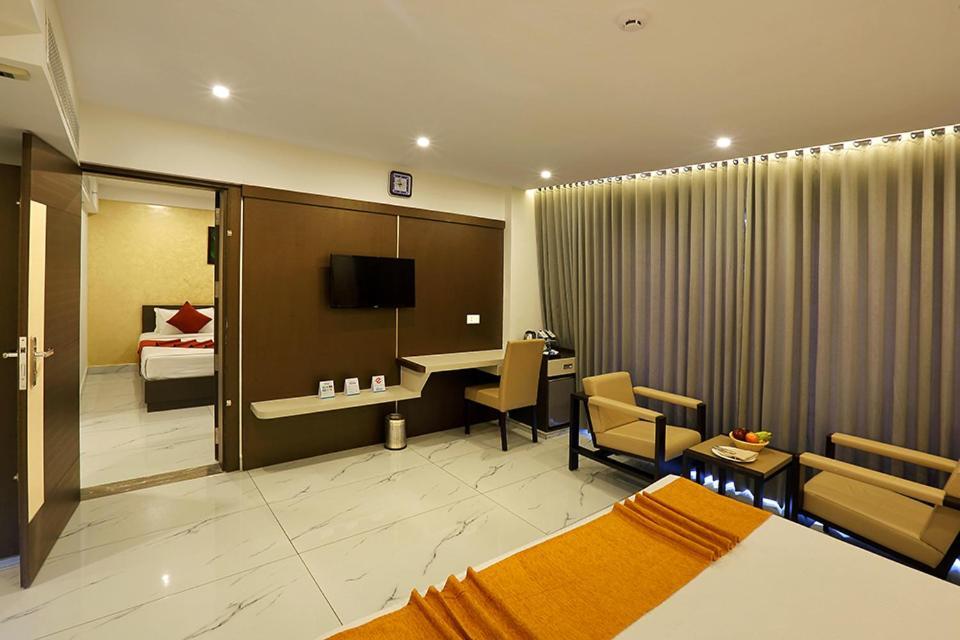 Renai Sreekrishna Hotel Guruvāyūr Екстериор снимка